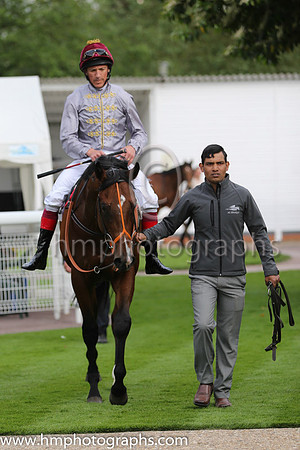 1st No 1 Alkhor (1) - Jockey: L Dettori - Trainer: R Hannon - Colours: grey, green sleeves