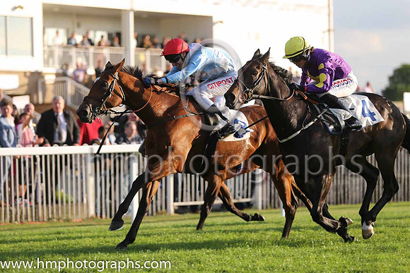 1st No 3 Lady Marl (4) - Jockey: G Baker - Trainer: G L Moore - Colours: light blue, white cross belts