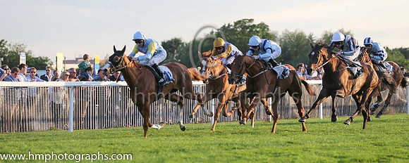 3rd No 12 Syrdarya (4) - Jockey: P J Dobbs - Trainer: R M Beckett - Colours: light blue, yellow shoulders