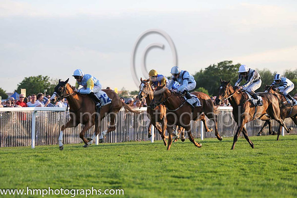 3rd No 12 Syrdarya (4) - Jockey: P J Dobbs - Trainer: R M Beckett - Colours: light blue, yellow shoulders