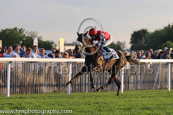 10th No 9 Island Authority (3) - Jockey: Oisin Murphy - Trainer: E A L Dunlop - Colours: red, white star