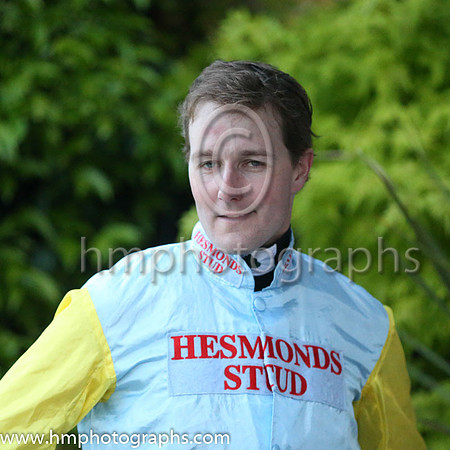 1st No 9 Taraz (6) - Jockey: T P Queally - Trainer: R Varian - Colours: light blue, yellow shouders