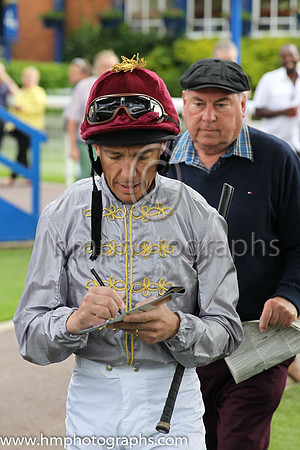 1st No 1 Alkhor (1) - Jockey: L Dettori - Trainer: R Hannon - Colours: grey, green sleeves