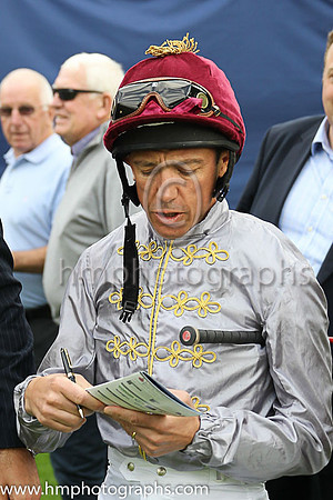 1st No 1 Alkhor (1) - Jockey: L Dettori - Trainer: R Hannon - Colours: grey, green sleeves