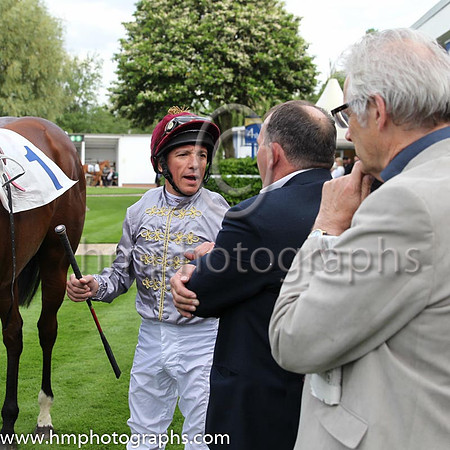 1st No 1 Alkhor (1) - Jockey: L Dettori - Trainer: R Hannon - Colours: grey, green sleeves