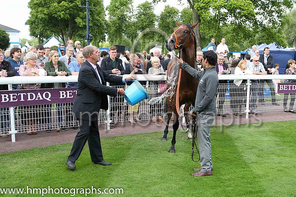 1st No 1 Alkhor (1) - Jockey: L Dettori - Trainer: R Hannon - Colours: grey, green sleeves