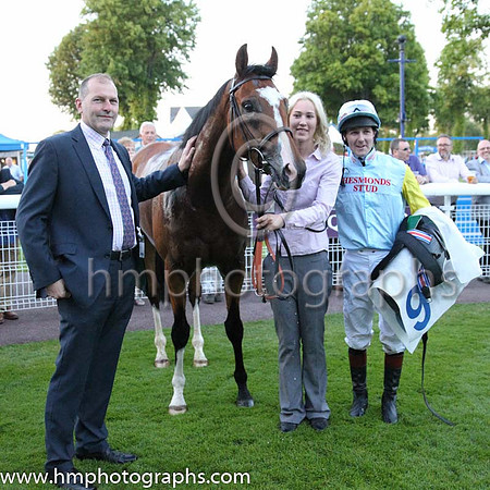 1st No 9 Taraz (6) - Jockey: T P Queally - Trainer: R Varian - Colours: light blue, yellow shouders