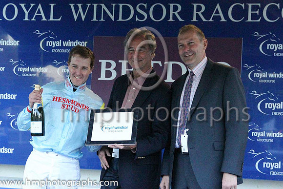 1st No 9 Taraz (6) - Jockey: T P Queally - Trainer: R Varian - Colours: light blue, yellow shouders