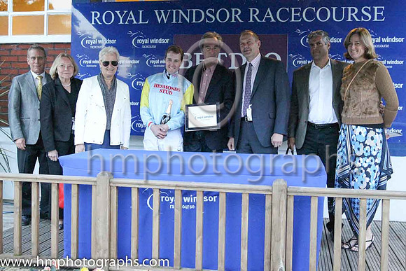 1st No 9 Taraz (6) - Jockey: T P Queally - Trainer: R Varian - Colours: light blue, yellow shouders