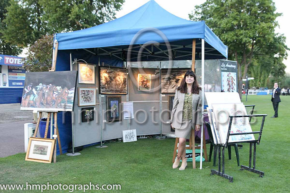 www.elizabetharmstrong.co.uk Equine Artist at Royal Windsor Racecourse