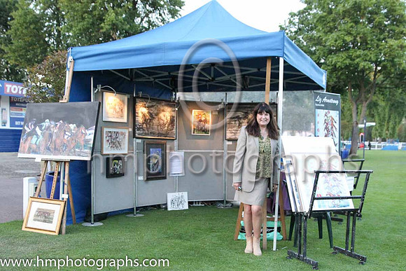 www.elizabetharmstrong.co.uk Equine Artist at Royal Windsor Racecourse