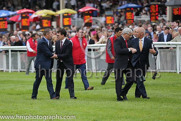Handshakes before the race
