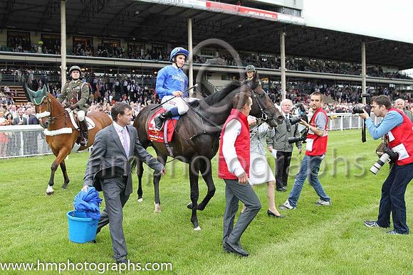 1st - 4 Jack Hobbs (GB) - Trainer: John Gosden (in GB) - Jockey: W Buick - Owner: Godolphin  Partners - Colors: royal blue