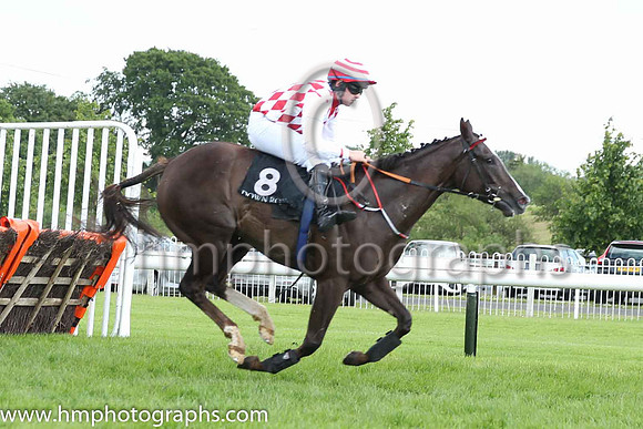 05th Runway Queen (GB) and R.J. Condon(7) (8 ,red and white diamonds ), Trainer:Anthony McCann , Owner:A.G. Craig