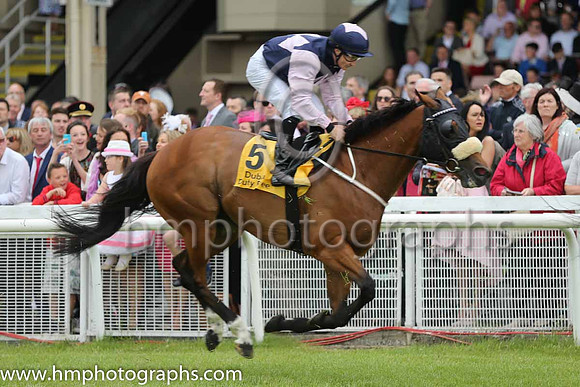 4th - 5 Russian Soul - Trainer: MHalford - Jockey: S Foley - Owner: Mrs AG Kavanagh - Colors: dark blue, pink triple diamond