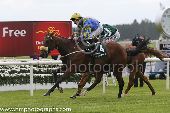 2nd 12 Breathe Easy - Jockey: Leigh Roche - Trainer Sabrina J Harty - Owner: Mrs Everina Kilfeather - Coulurs: green, green and white stripes sleeves