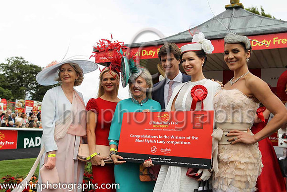 Lorraine O'Sullivan (2nd from right) from Limerick winner of the Dubai Duty Free Most Stylish Lady in association with Boodles competition at the Irish Derby at the Curragh