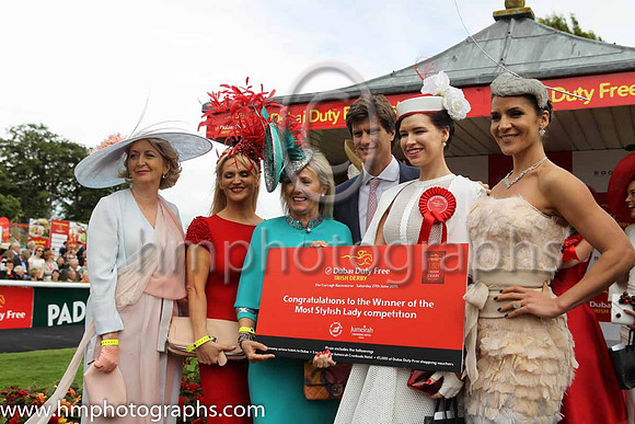 Lorraine O'Sullivan (2nd from right) from Limerick winner of the Dubai Duty Free Most Stylish Lady in association with Boodles competition at the Irish Derby at the Curragh