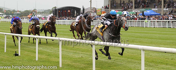 1st - 2 Overeign Debt - Trainer: David Nicholls (in GB) - Jockey: CD Hayes - Owner: Lady O'Reilly - Colors: black and white hoops