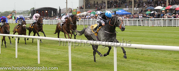 1st - 2 Overeign Debt - Trainer: David Nicholls (in GB) - Jockey: CD Hayes - Owner: Lady O'Reilly - Colors: black and white hoops