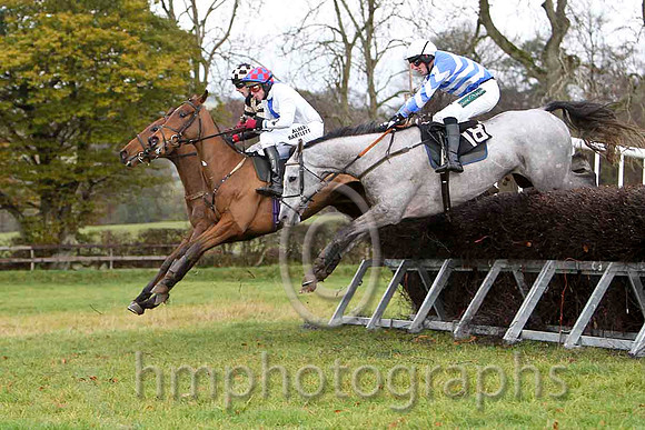 Champagne West & P D Collins - Winner (26, black , beige panel) & Sea Bear & B O'Neill - 2nd (18, blue, white chevrons ) - FT8E8302-e