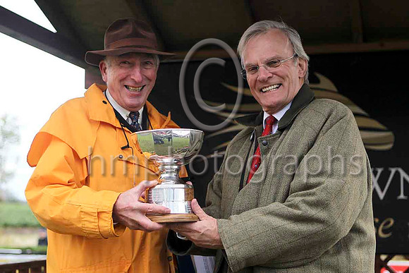 Robert McCarthy - Down Royal Announcer & Clive D Smith owner of Kuato Star - FT8E4820-e2