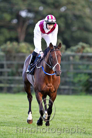 Polly Ella & J P O'Brien - 5th (2, White, maroon chevron) - CU2D3371-e