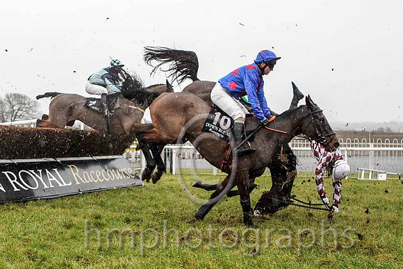 06th Hu Ha Jo & T P Treacy - 6th (10,royal blue, red stars ) &  Nivek's Dream and M A (Mark) Enright - Fell (5, maroon and white diamonds) - CU2D5380-2e