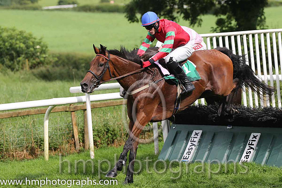 01 Wandering Aengus & S A Shortall - winners (1, red, green and red hooped sleeves) - AA1V0831