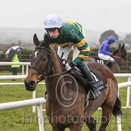 01st Take a Shot & J S McGarvey - winner (1, emerald green and orange hooped)  - FT8E9799-e