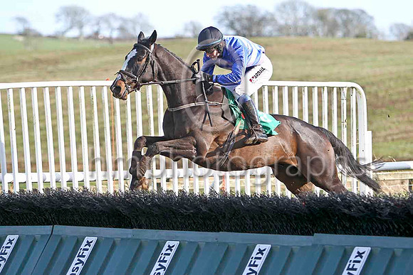 Call Box (3) & Mr B G Crawford - Winner - FT8E9840-e2