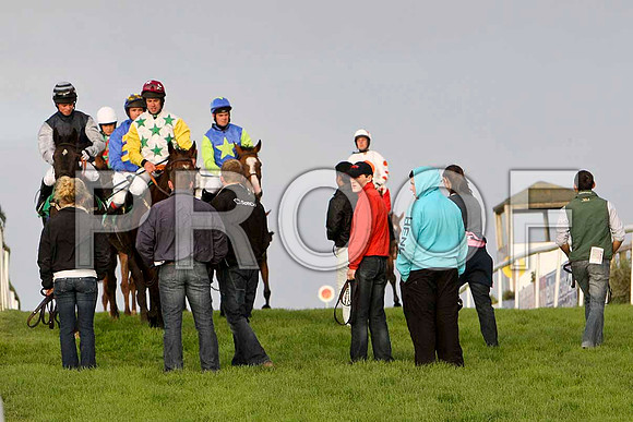 Stable Lads waiting for their horses - FT8E5118-e
