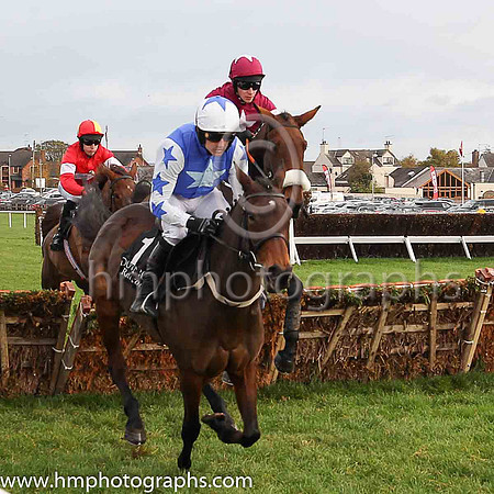 01st Airlie Beach and R Walsh ( 1 , blue, light blue star, yellow seams ) Trainer - W P Mullins , Owner - Supreme Horse Racing Club  K Sharp