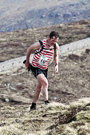 Phil Scarf - Calder Valley Fell Runners - 86th in 3.00.06 - FT8E1662-e