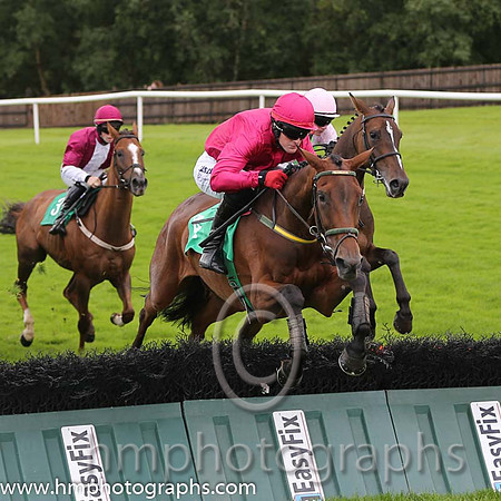 i05th Silver Tassie ( 4 , cerise ) and G.N. Fox (3) - Trainer : Noel Meade - Owner : Mrs Patricia Hunt