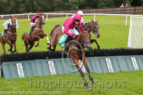 05th Silver Tassie ( 4 , cerise ) and G.N. Fox (3) - Trainer : Noel Meade - Owner : Mrs Patricia Hunt