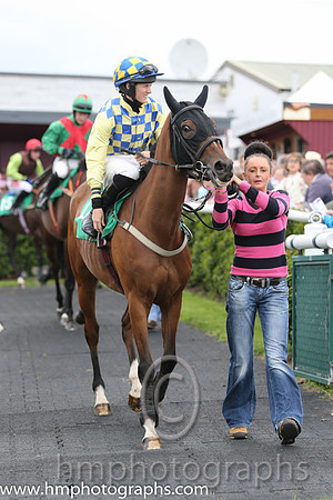 05th Personal Shopper (GB) ( 12 , royal blue and yellow check ) and Rachael Blackmore (7) - Trainer : H. Smyth - Owner : H. Smyth