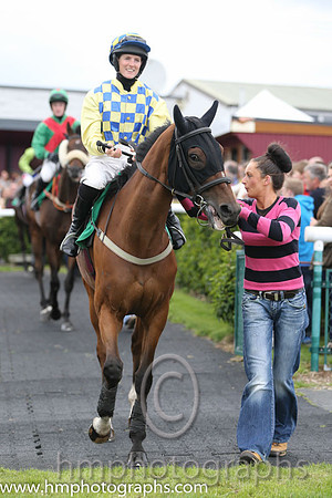 05th Personal Shopper (GB) ( 12 , royal blue and yellow check ) and Rachael Blackmore (7) - Trainer : H. Smyth - Owner : H. Smyth