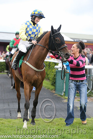 05th Personal Shopper (GB) ( 12 , royal blue and yellow check ) and Rachael Blackmore (7) - Trainer : H. Smyth - Owner : H. Smyth