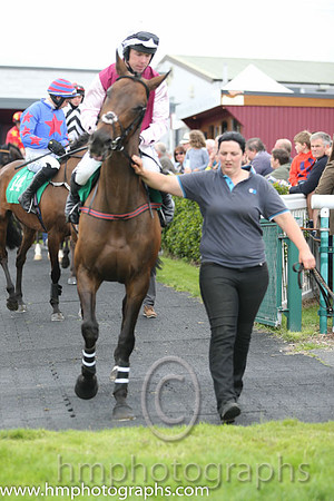 07th Kalico Kalista ( 8 , maroon, pink sleeves ) and A.E. Lynch - Trainer : John Patrick Ryan - Owner : John Patrick Ryan