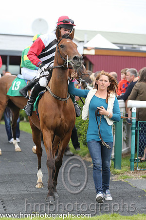 09th Urban Dusk ( 5 , white and black chevrons ) and D.R. Fox (3) - Trainer : Mark Michael McNiff - Owner : Sligo Racing Club
