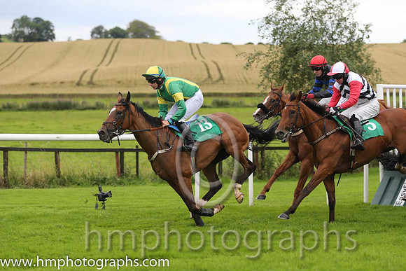 01st Ciankyle ( 13 , emerald green, yellow braces ) and M.J. Bolger - Trainer : P.Cluskey - Owner : Hugh Calvey