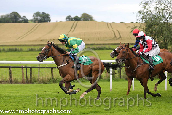 01st Ciankyle ( 13 , emerald green, yellow braces ) and M.J. Bolger - Trainer : P.Cluskey - Owner : Hugh Calvey