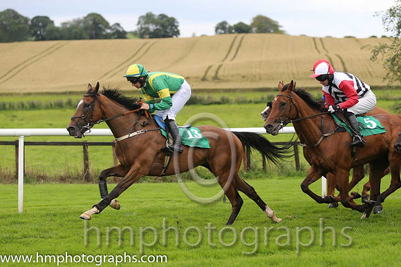 09th Urban Dusk ( 5 , white and black chevrons ) and D.R. Fox (3) - Trainer : Mark Michael McNiff - Owner : Sligo Racing Club