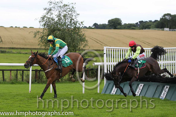 01st Ciankyle ( 13 , emerald green, yellow braces ) and M.J. Bolger - Trainer : P.Cluskey - Owner : Hugh Calvey