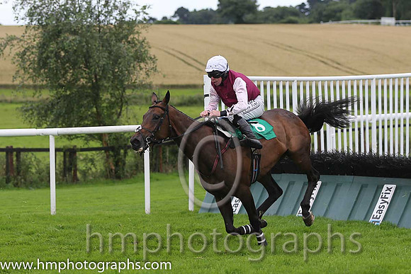 07th Kalico Kalista ( 8 , maroon, pink sleeves ) and A.E. Lynch - Trainer : John Patrick Ryan - Owner : John Patrick Ryan