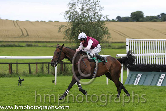 07th Kalico Kalista ( 8 , maroon, pink sleeves ) and A.E. Lynch - Trainer : John Patrick Ryan - Owner : John Patrick Ryan