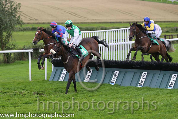 08th Abarta ( 4 , emerald green, white stars ) and L.P. Dempsey (3) - Trainer : V. T. O'Brien - Owner : Sean O'Brien