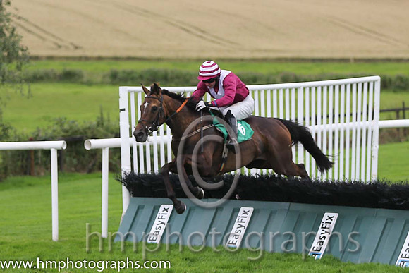 R6 - Mr Nulliner  Derek Fow win (6, maroon, white chevron)