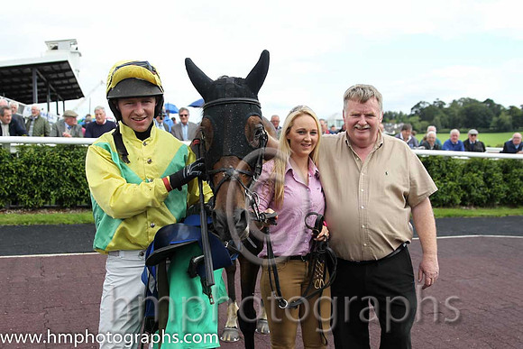 01st Itshard To No ( 4 , yellow and emerald green diabolo ) and N. McParlan (5) - Trainer : S. McParlan - Owner : S. McParlan